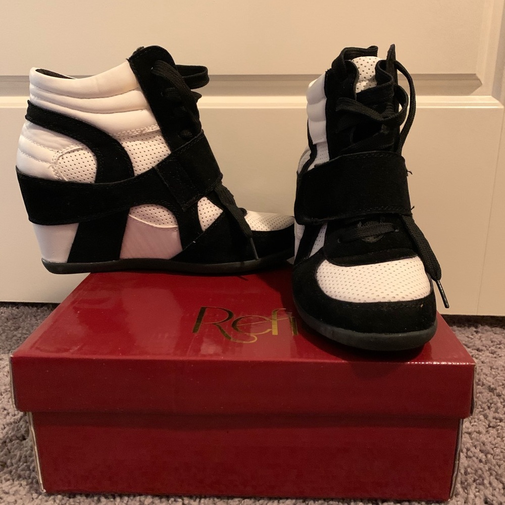 Fashion tennis shoes